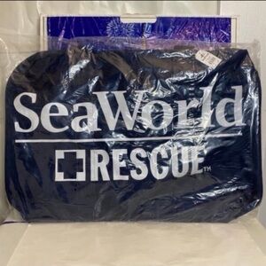Sea world rescue center duffle bag / weekender NWT